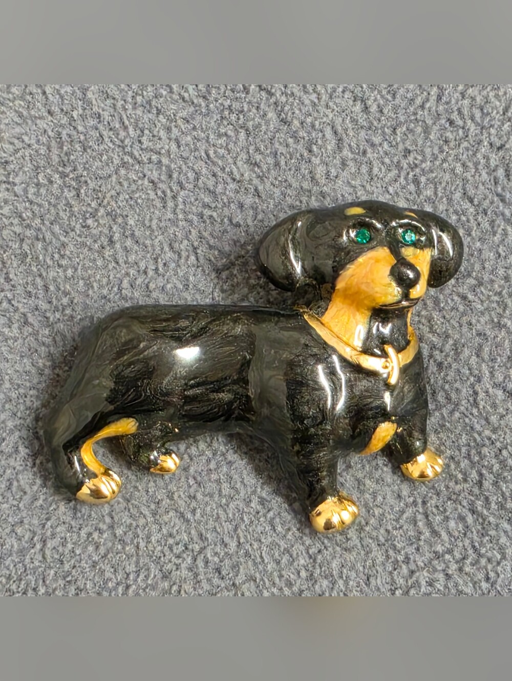 Black Tan Dachshund Dog Brooch Green Rhinestone Eyes Enamel Gold Tone New